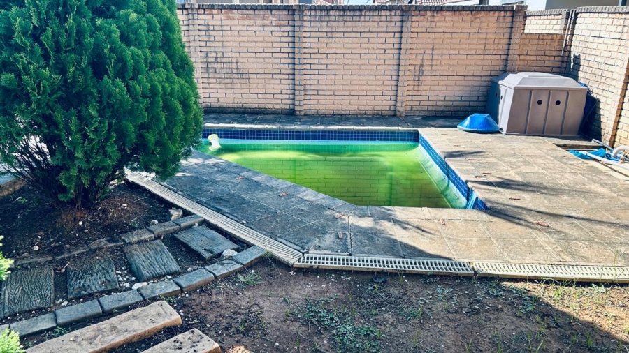 4 Bedroom Property for Sale in Waterkloof East North West